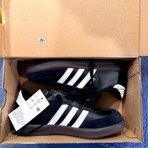 Brand New Boys Adidas Sambas (3.5)